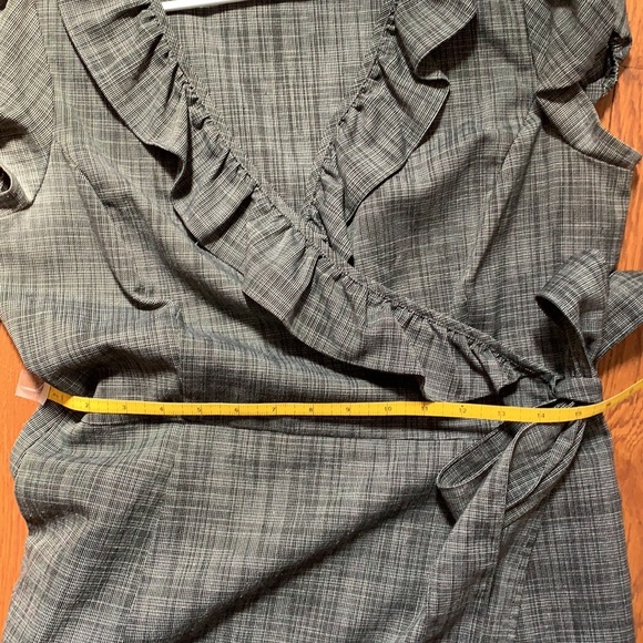 The Limited ruffle gray wrap dress - size 10 - Picture 11 of 12